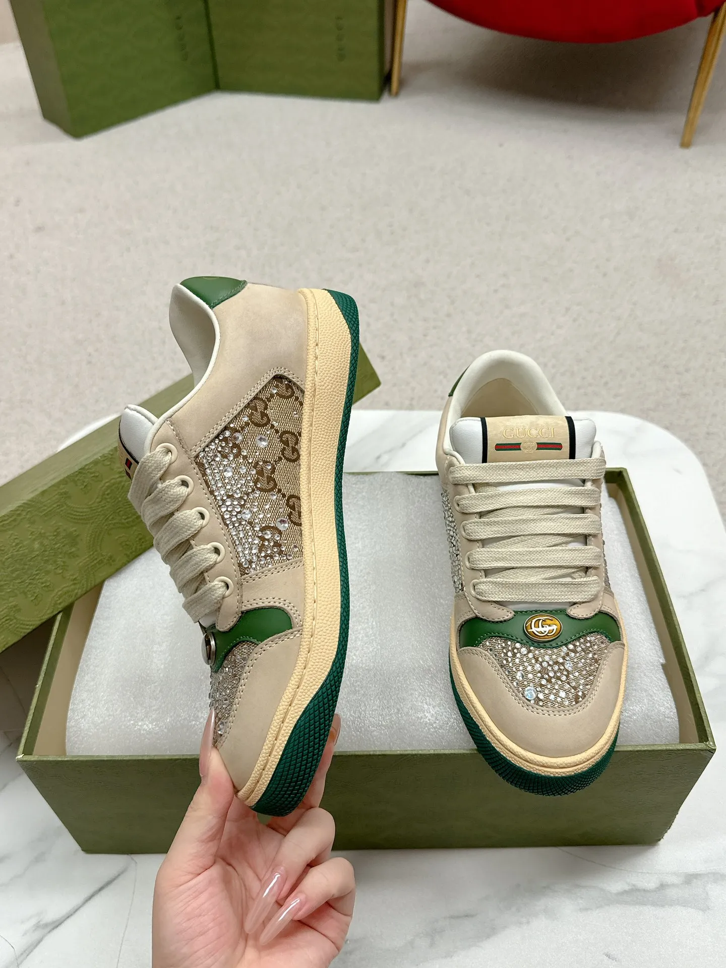 👟👟Ex-factory price 480👟👟 Women's Shoes Women's Clothes Women's Shoes Women's Clothes Women's Shoes Women's Clothes Gucci——Purchase version GG series distressed dirty shoes-hot style is coming! 9 times out of 10 sales, you will definitely get the money. Ready stock! Spot goods! Spot goods! New colors added - the ultimate version on the market! Purchase the original version and develop it... fabric, material, outsole, and details can be compared at will! Open-mold Swarovski one-to-one replica rhinestone chain...Metal cherry pendant...Metal double G crystal cylindrical mark...Gucci original customized narrow webbing...Super flash series - flash diamond chain. The cherry decoration is detachable and can be changed into two to match with each other to show your personality. Exclusive color-brushed cowhide fabric. Hand-made distressed is very textured and has a sense of luxury! The details of the workmanship can be seen in the drawings, and no line is missed. The original terry cloth is delicate, soft and more comfortable and breathable. The privately stamped two-color original TPU outsole (lower layer is wider, upper layer is narrower). Matching packaging⭐️ Size: Female 35-40 (Female 41)